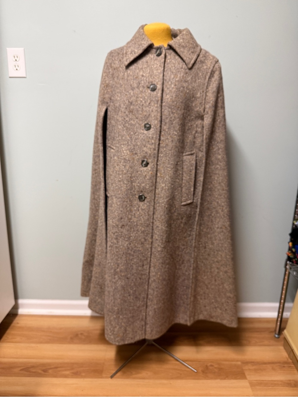 Vintage Women's Wool Tweed Cape in Brown and Tan